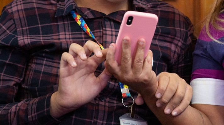 Psicóloga reforça importância de cordão que ajuda a identificar deficiências ocultas: 'Reafirmar diagnóstico o tempo todo cansa'